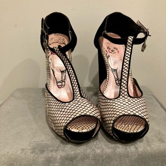 Iron Fist Caught Kewpie Killer Platform Heels - Picture 5 of 15